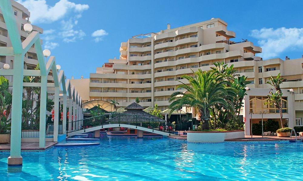 Benalbeach Bliss Seafront Retreat with Balcony
