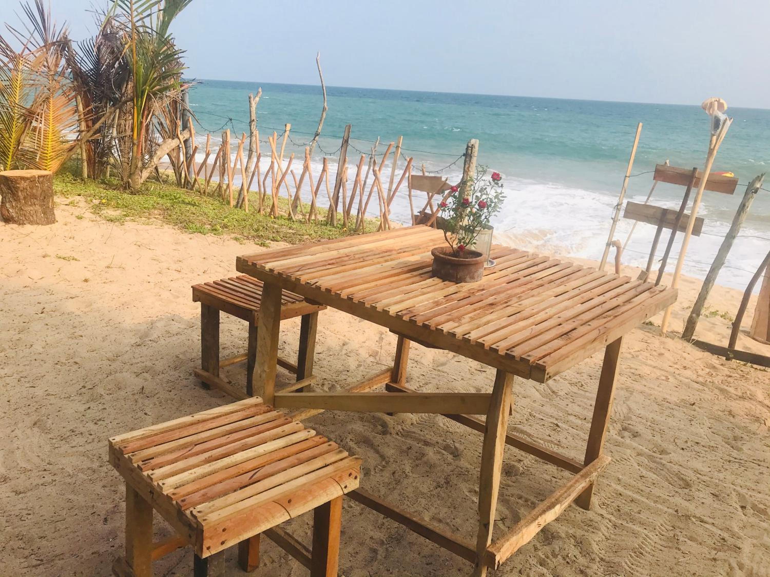 Waves ranna cabana and seafood view 2