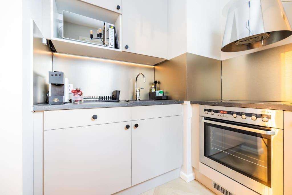 30m2 studio - 500m from train station to Airport and Helsinki city centre view 3