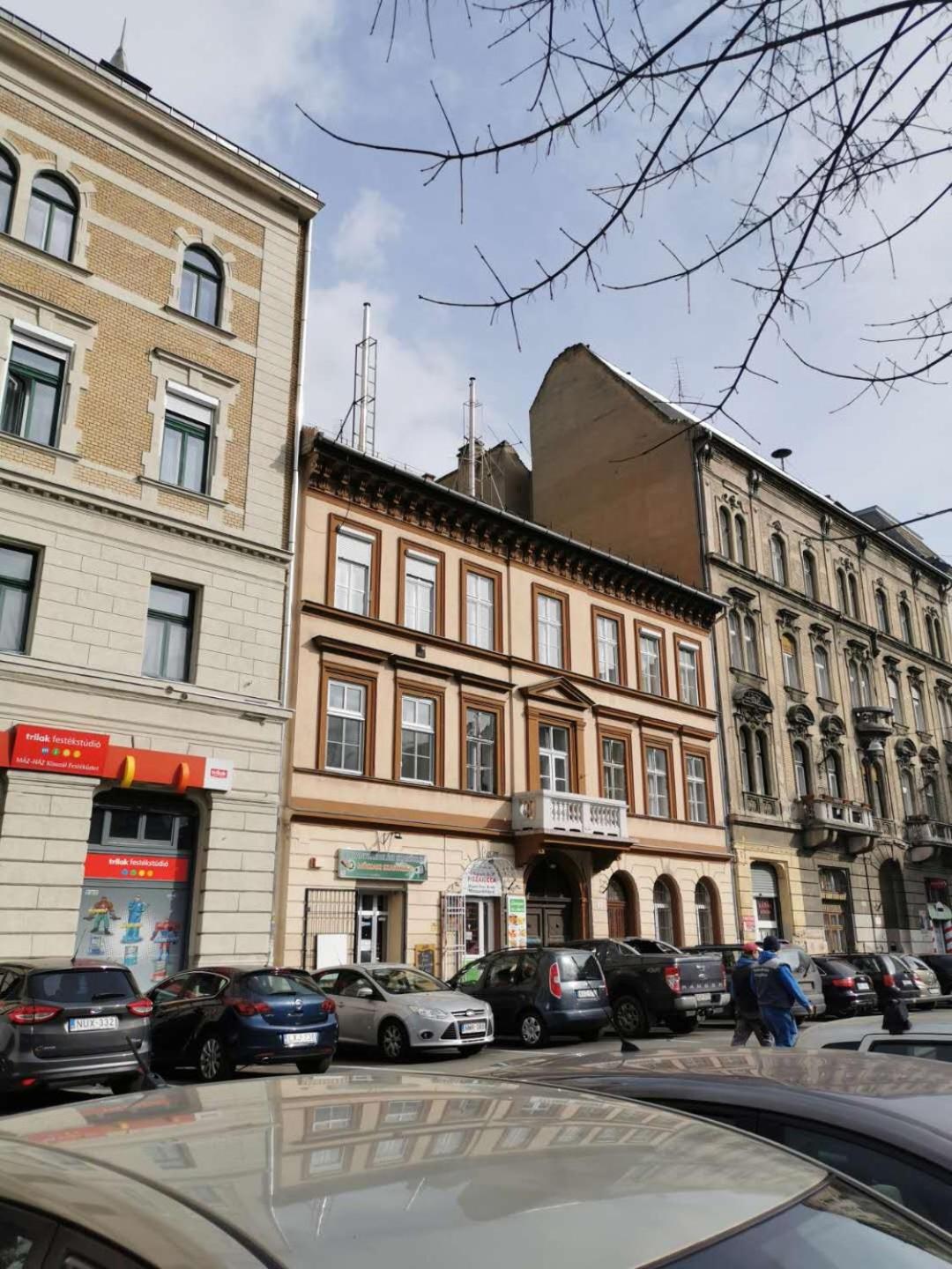Klauzal 10