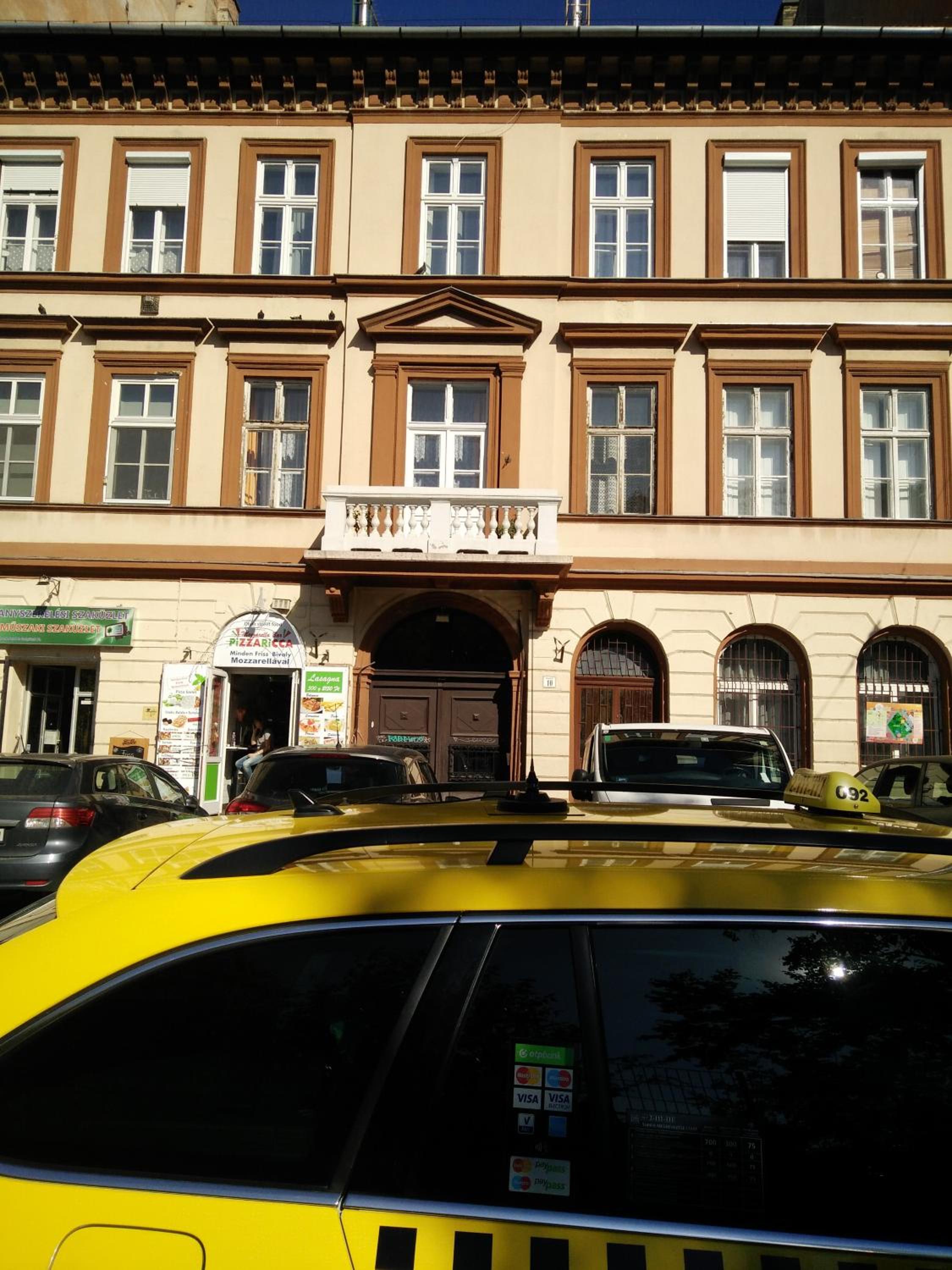Klauzal 10
