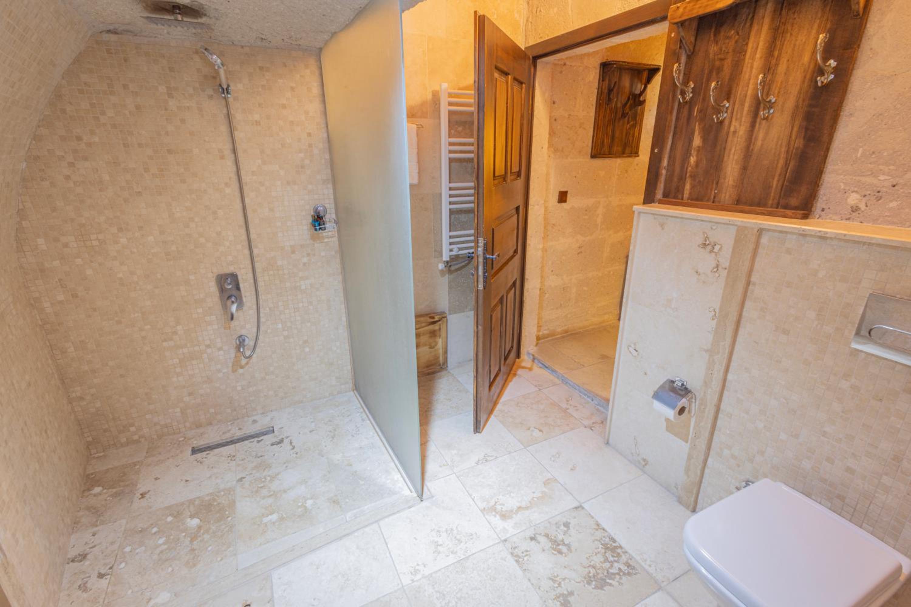 Zeus Cave Suites - Image 35