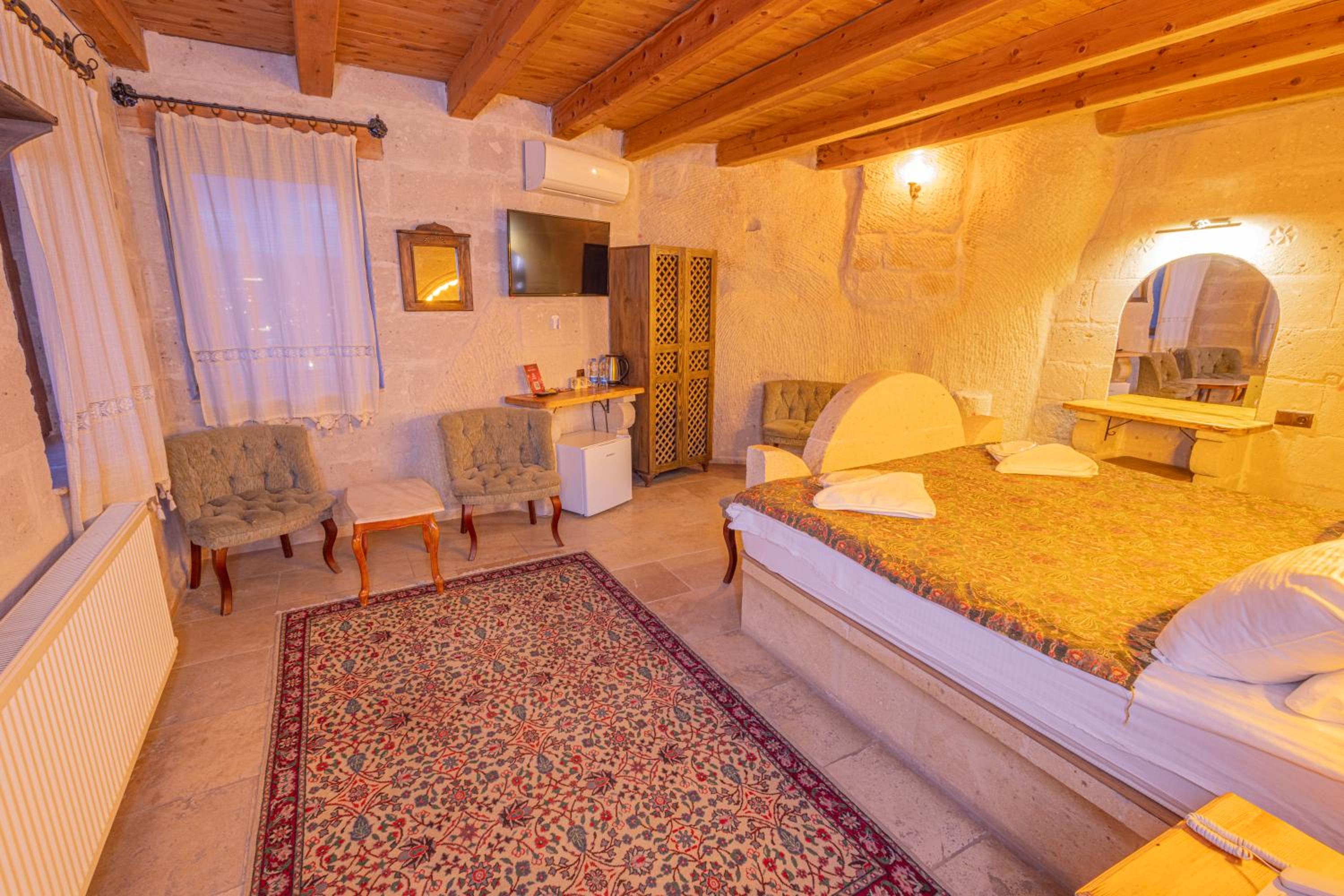 Zeus Cave Suites - Image 36