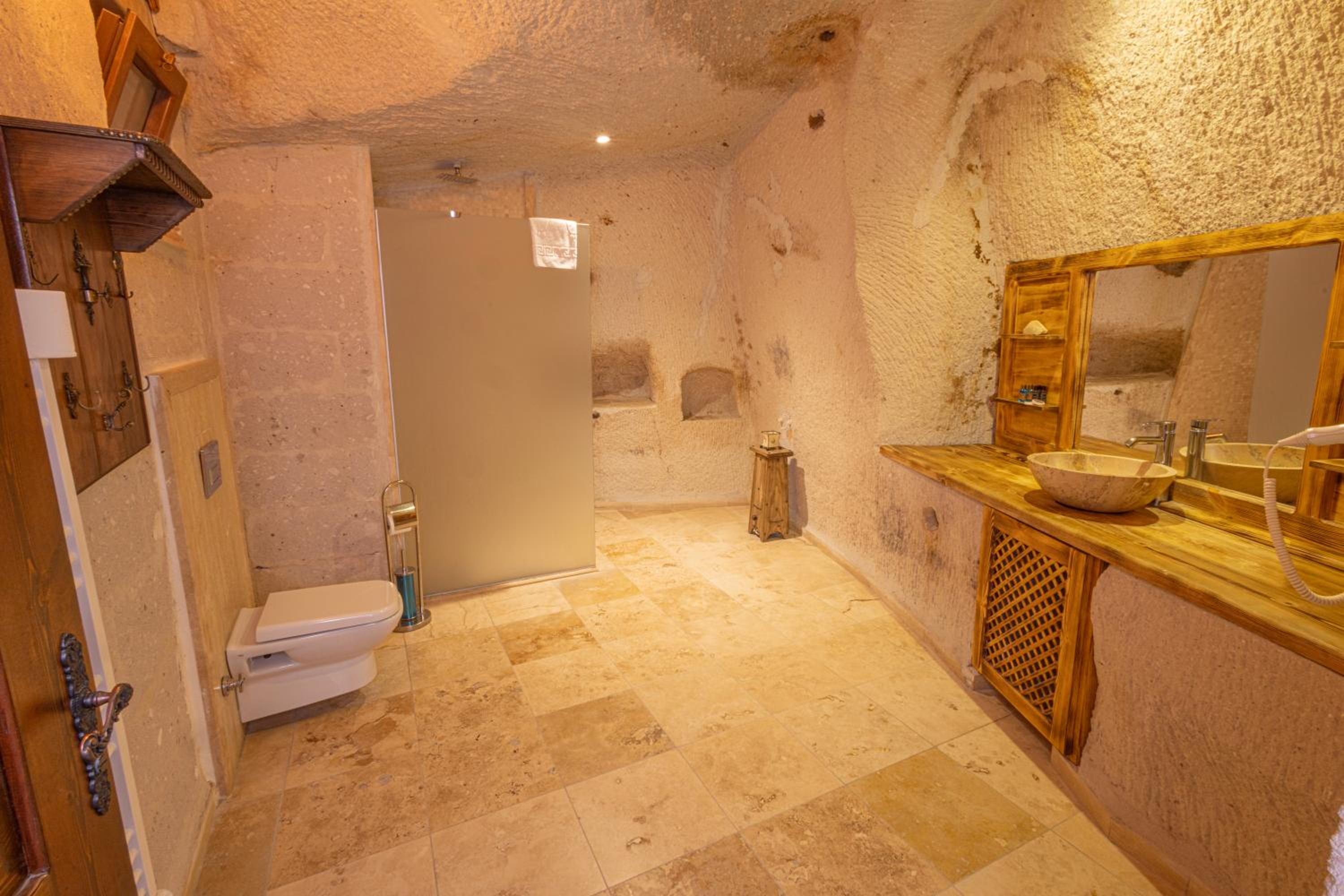 Zeus Cave Suites - Image 84