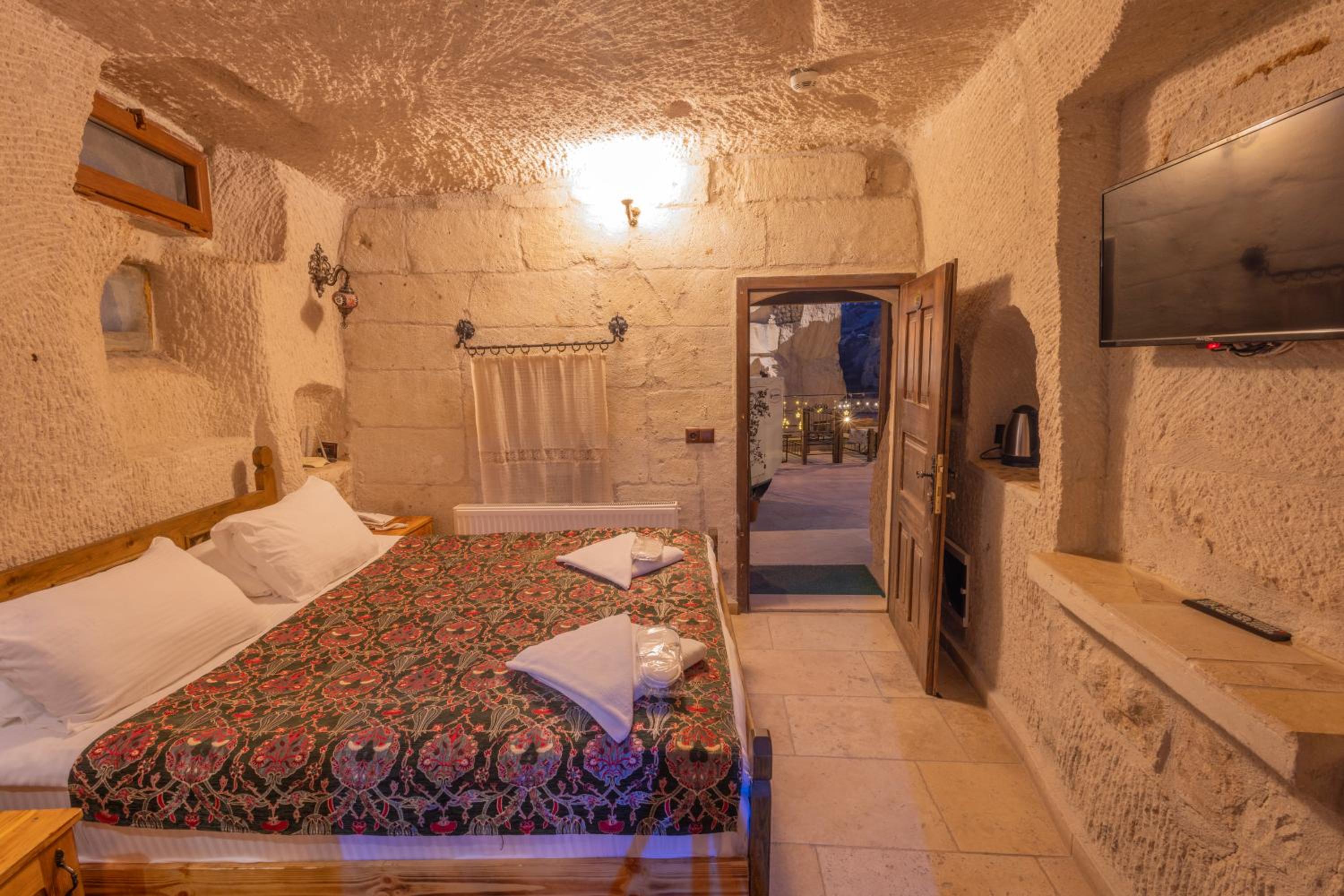 Zeus Cave Suites - Image 136