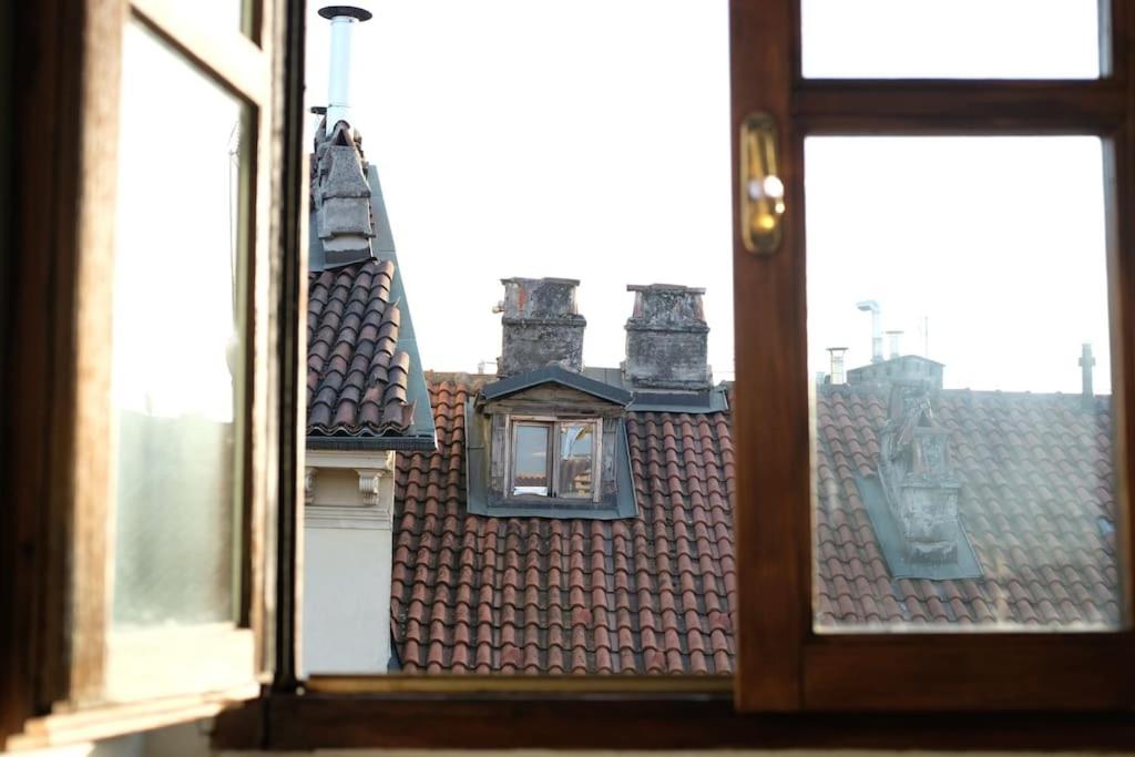 Charming attic in city centre photo 3
