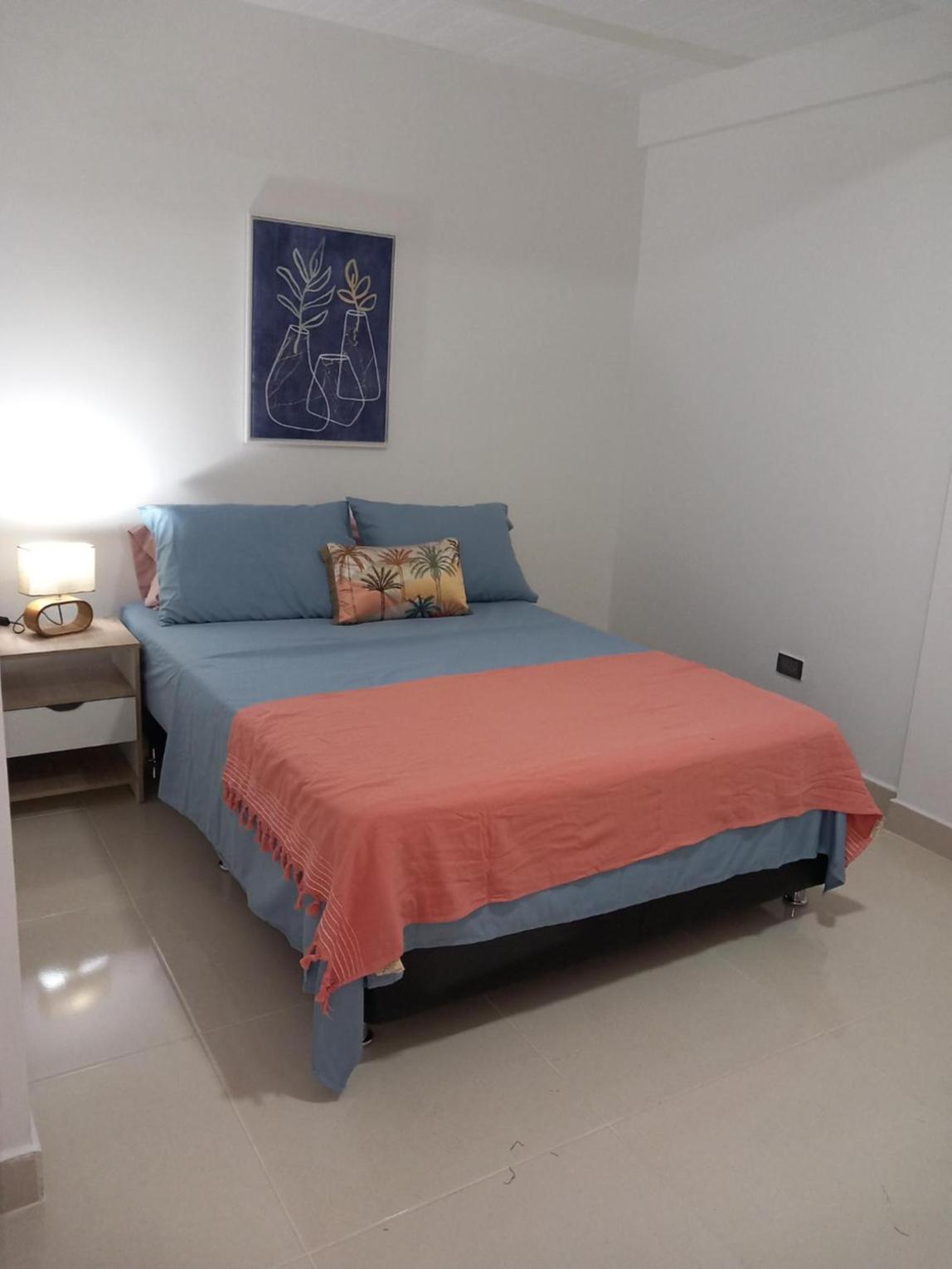 ALQUILO''APARTAMENTO COMPLETO con ZONA PRIVADA SOCIAL BARBECUE BBQ'' para FAMILIAS-3 HABITACION-2 duchas