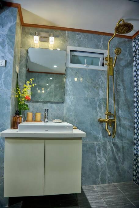 ZeitHome305/Old Quarter/Luxury 2 BR/2 Big Balcony