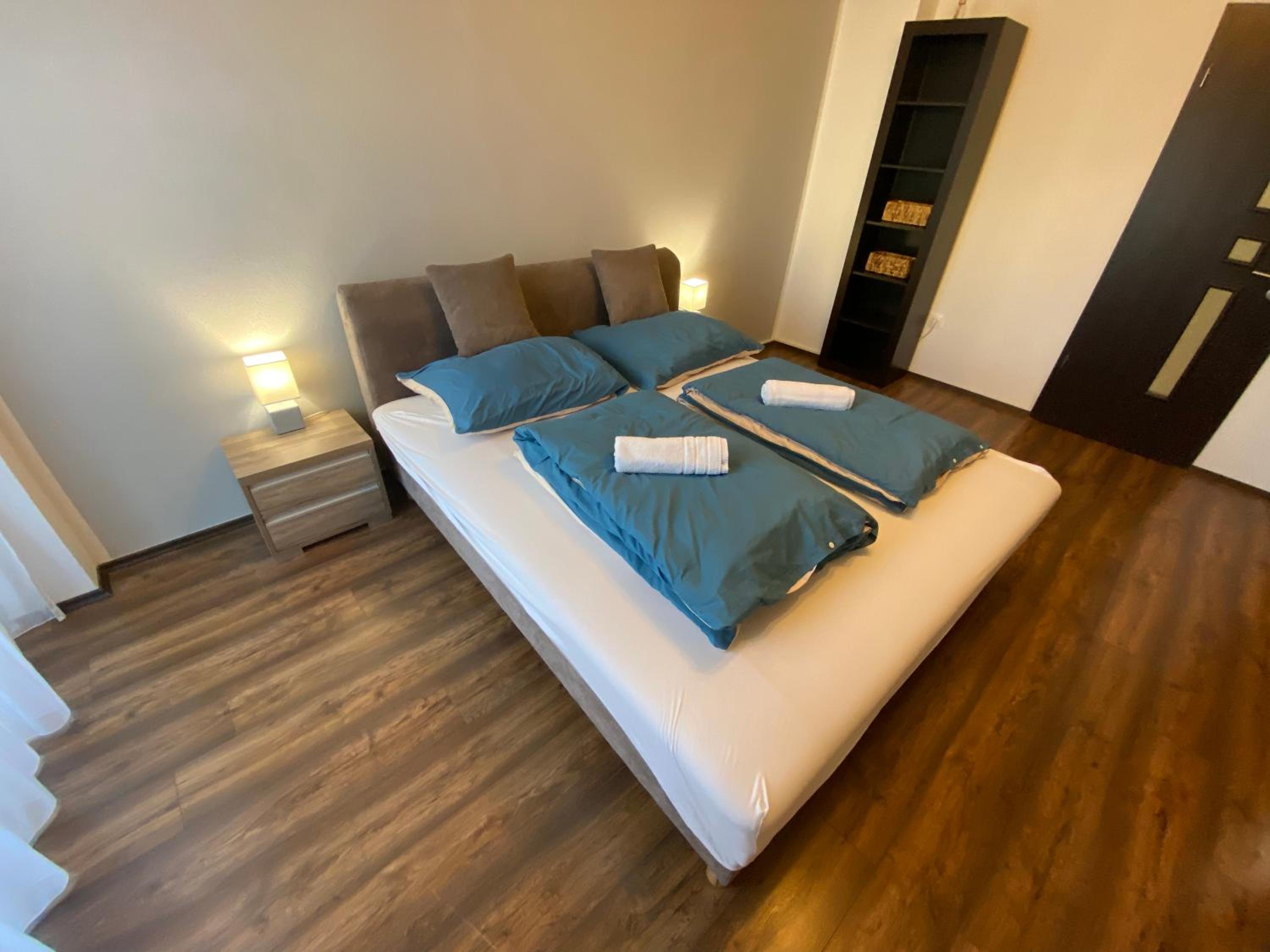 Queen Elizabeth Apartment view 5