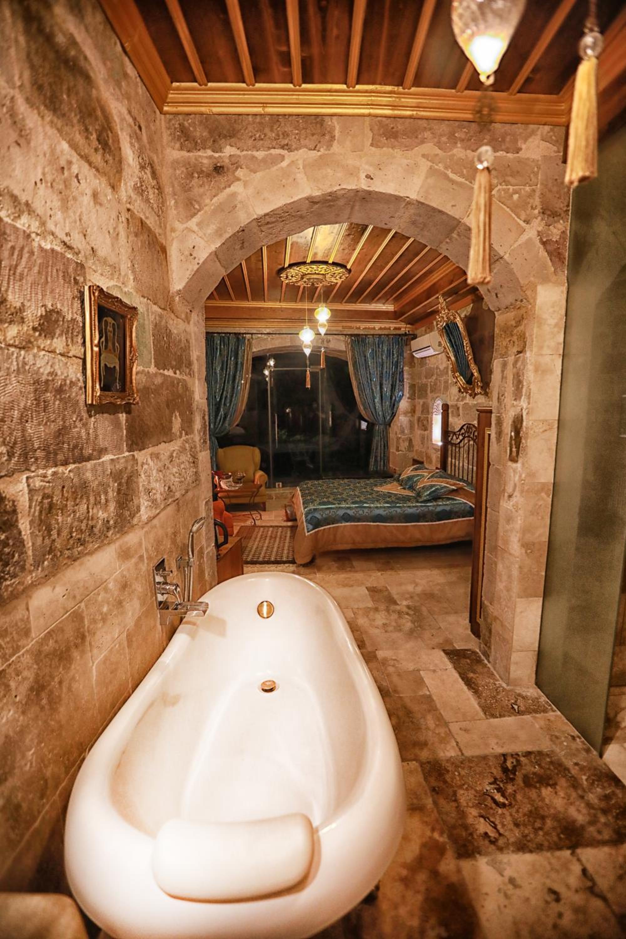 Traveller's Cave Hotel - Image 90