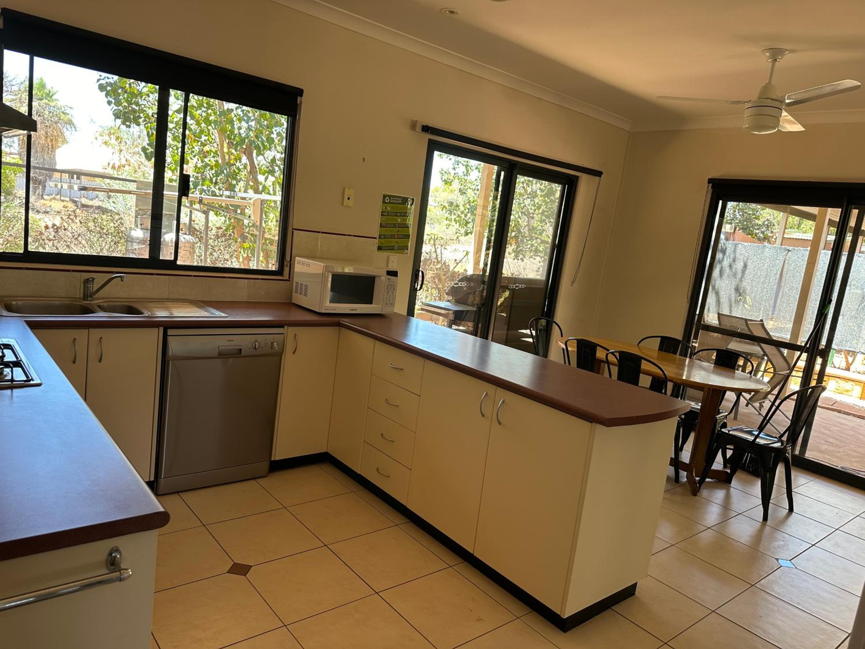 the Ningaloo breeze villa 2/10
