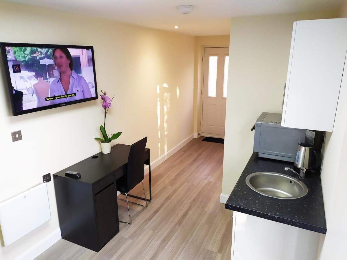 The Beech Flat - Self contained one bedroom flat with parking view 4