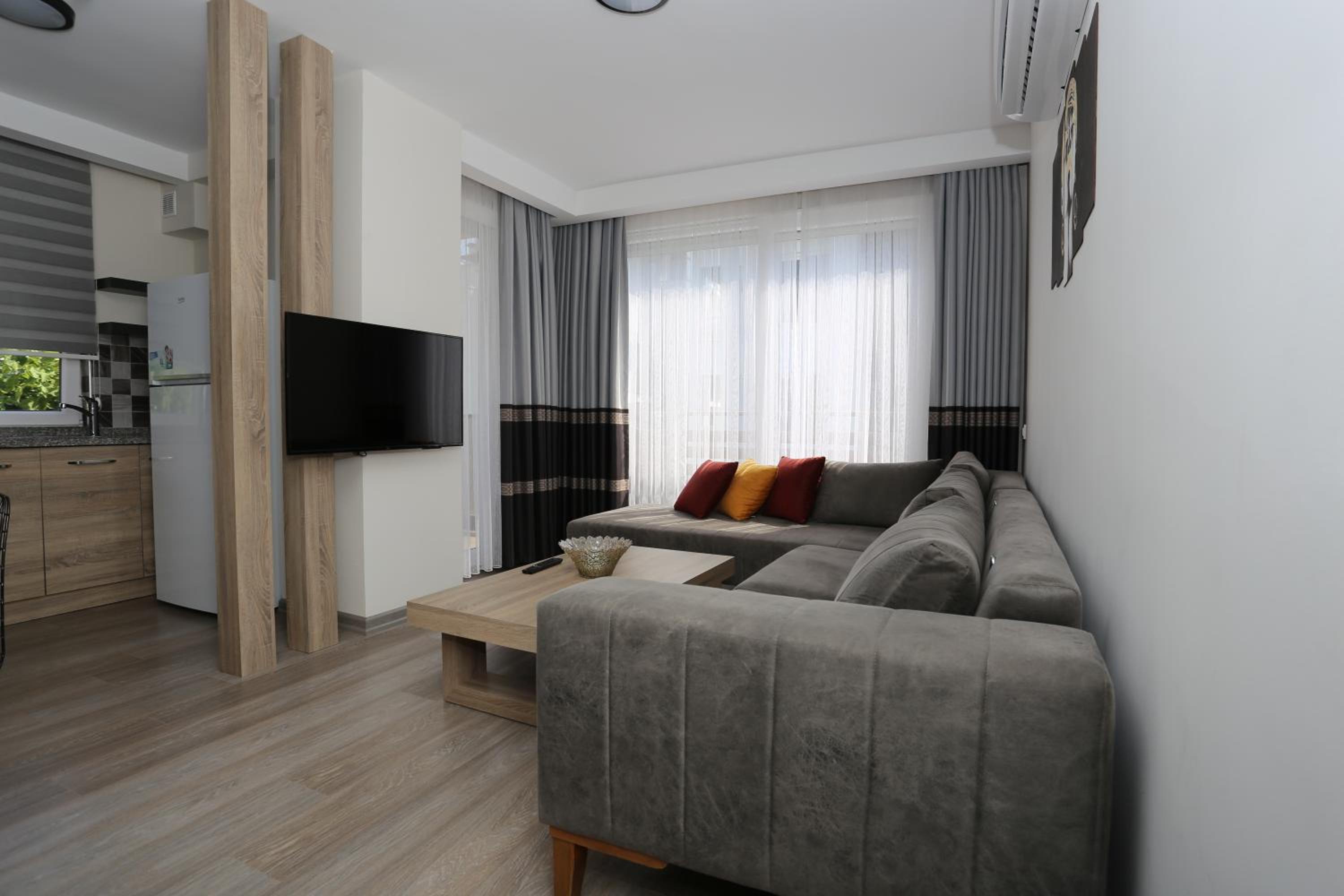 Elanis Suites - Image 43