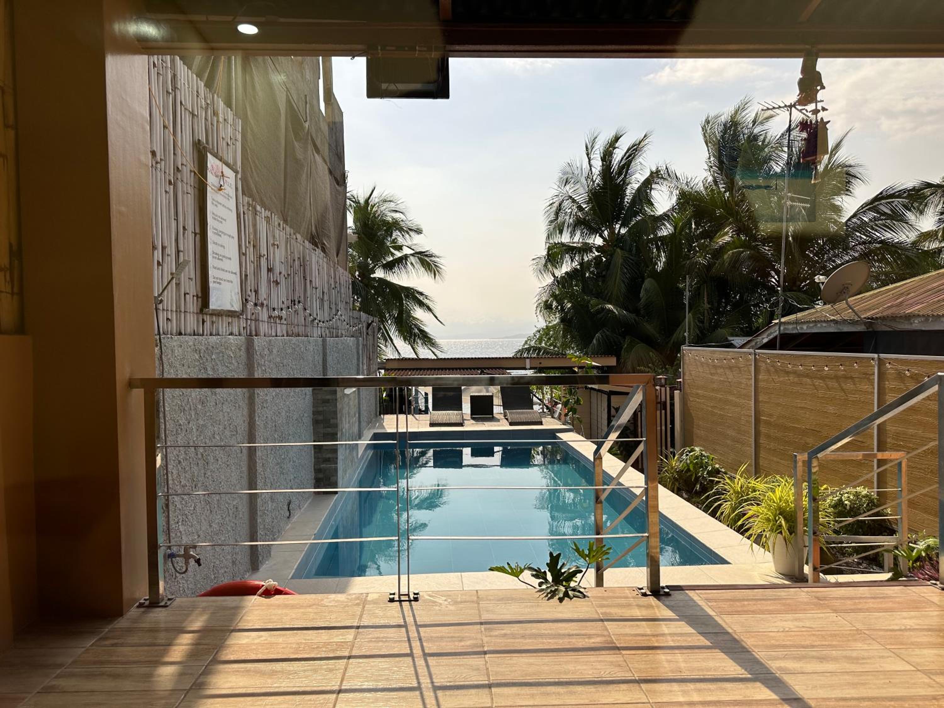 Beachfront house with private pool, Lobo Batangas view 5