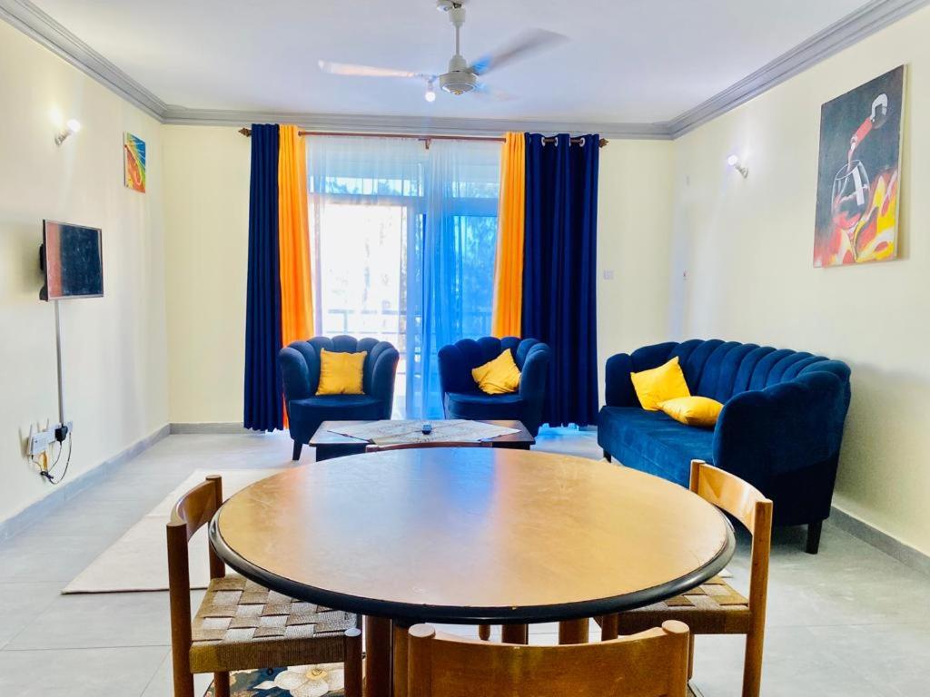 Mine is a BnB house, with 3 bedrooms. One master bedroom. It's I Pavilion Suites apartment, Block 1House N. view 5