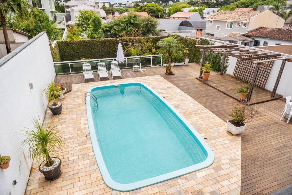 Linda casa, ampla, com piscina, muito confortável.
