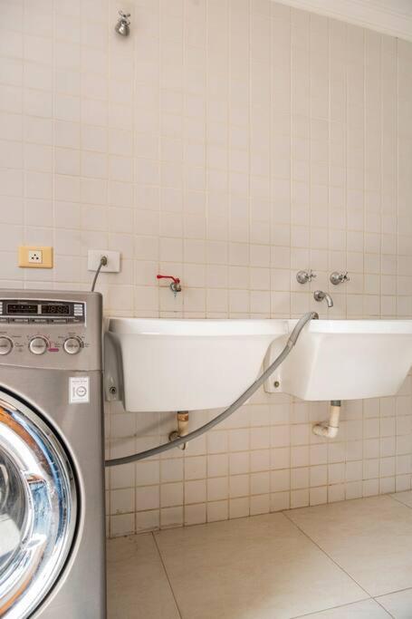 Linda casa, ampla, com piscina, muito confortável.