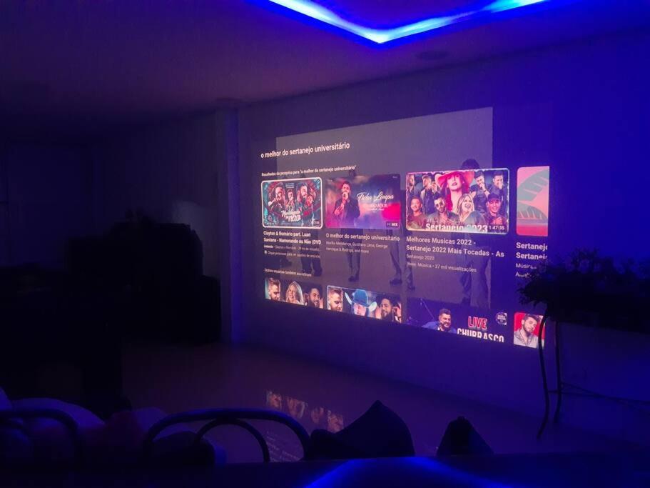Linda casa, ampla, com piscina, muito confortável.