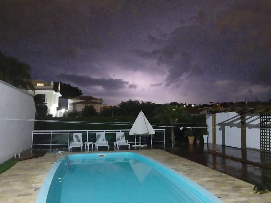 Linda casa, ampla, com piscina, muito confortável.