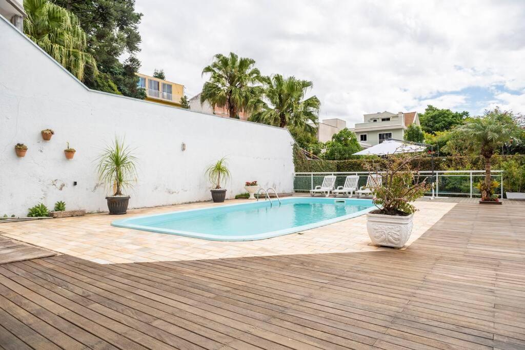 Linda casa, ampla, com piscina, muito confortável.