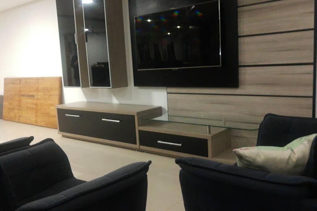 Linda casa, ampla, com piscina, muito confortável.