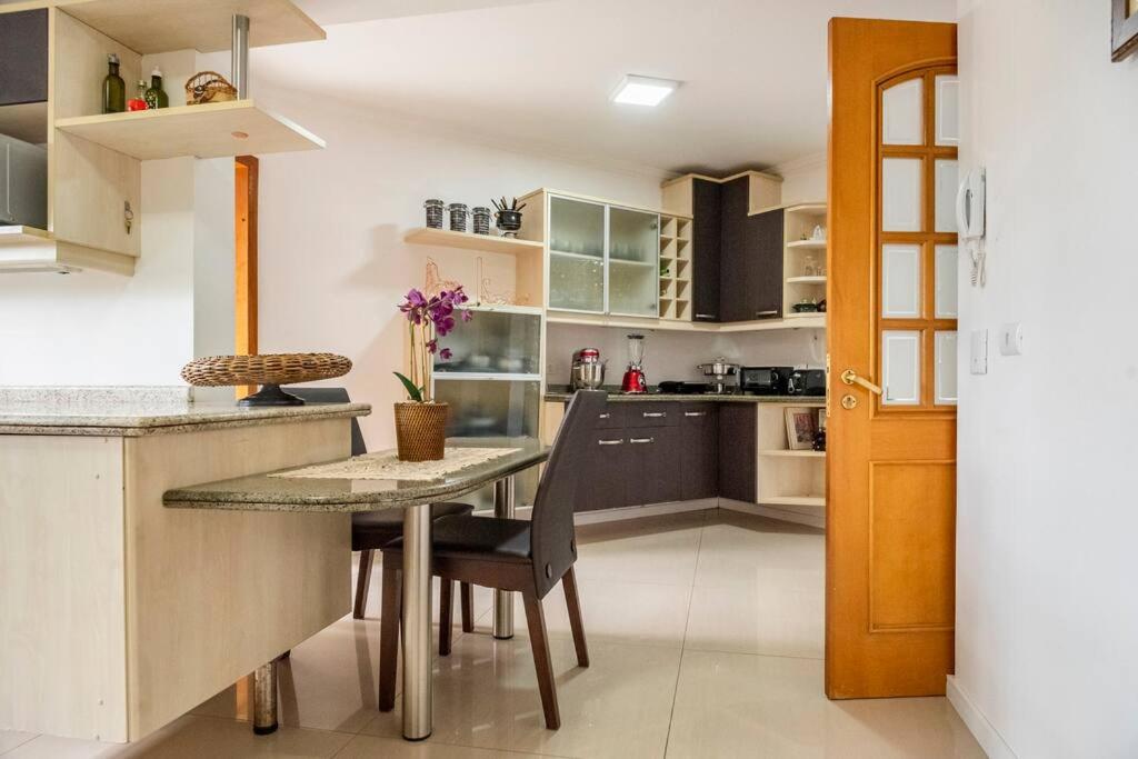 Linda casa, ampla, com piscina, muito confortável.