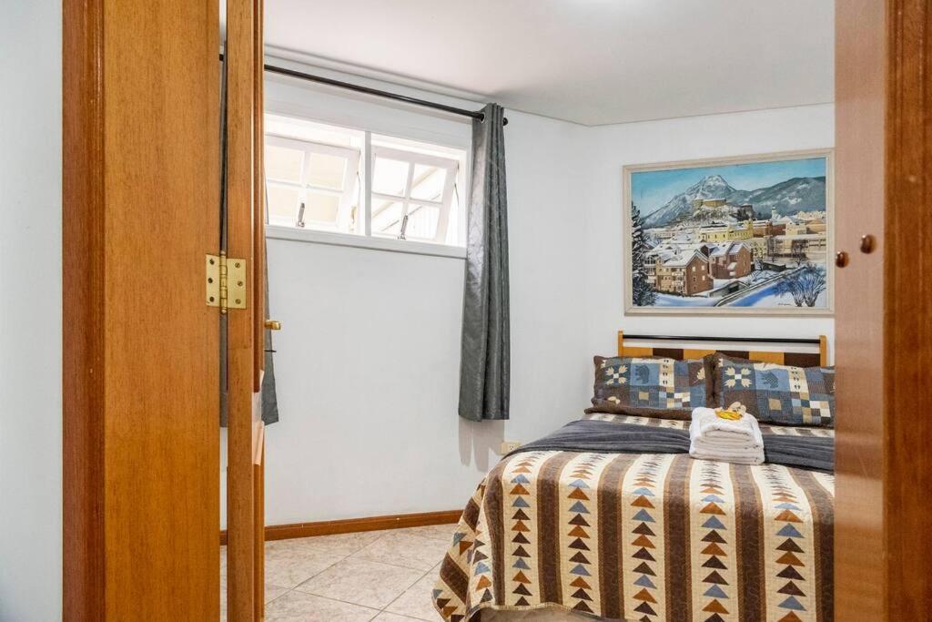 Linda casa, ampla, com piscina, muito confortável.