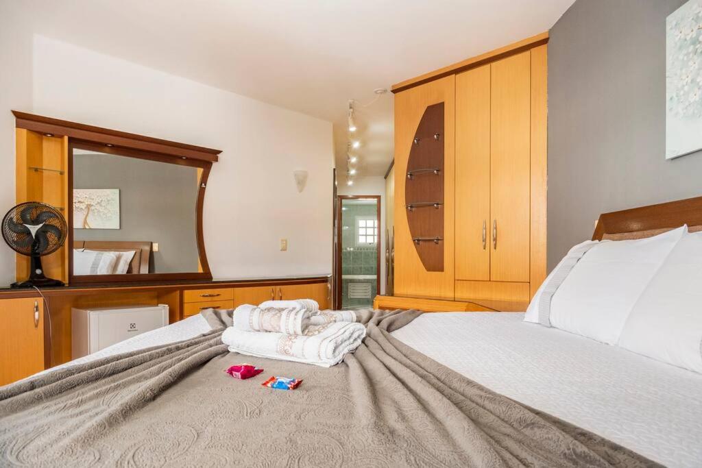 Linda casa, ampla, com piscina, muito confortável.