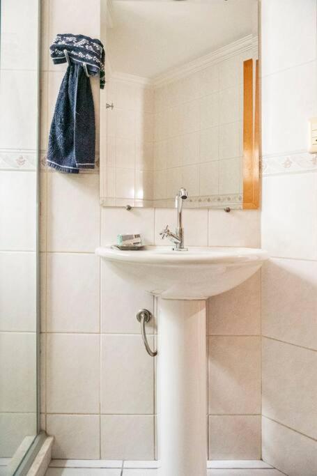 Linda casa, ampla, com piscina, muito confortável.