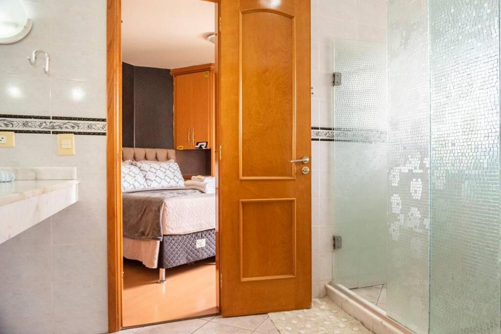 Linda casa, ampla, com piscina, muito confortável.