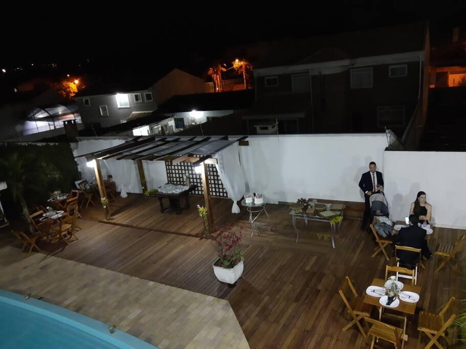 Linda casa, ampla, com piscina, muito confortável.