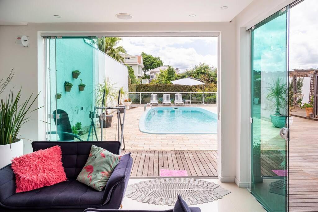 Linda casa, ampla, com piscina, muito confortável.