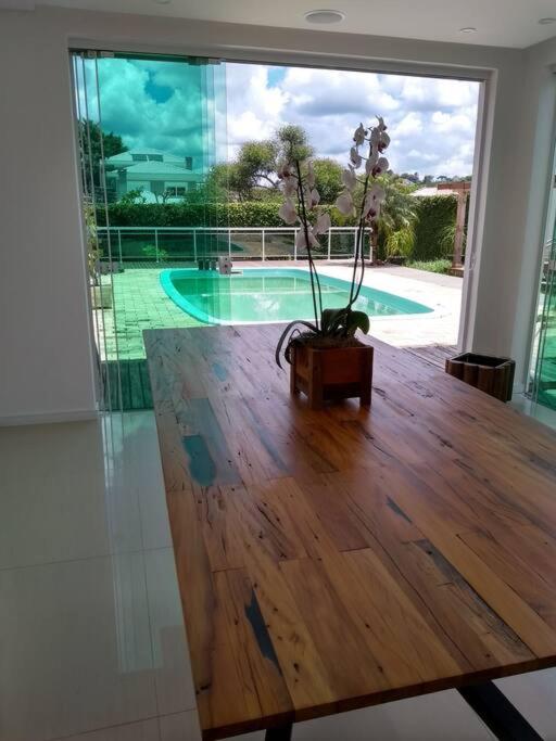 Linda casa, ampla, com piscina, muito confortável.