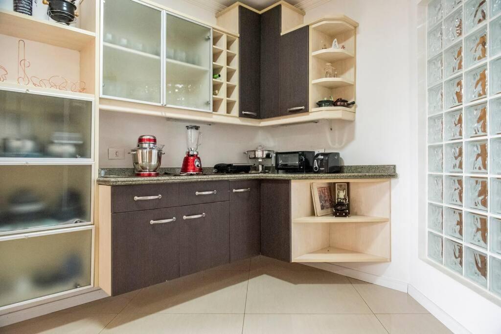 Linda casa, ampla, com piscina, muito confortável.