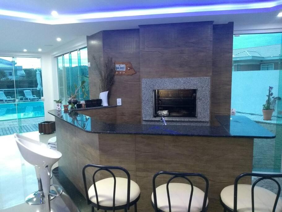 Linda casa, ampla, com piscina, muito confortável.