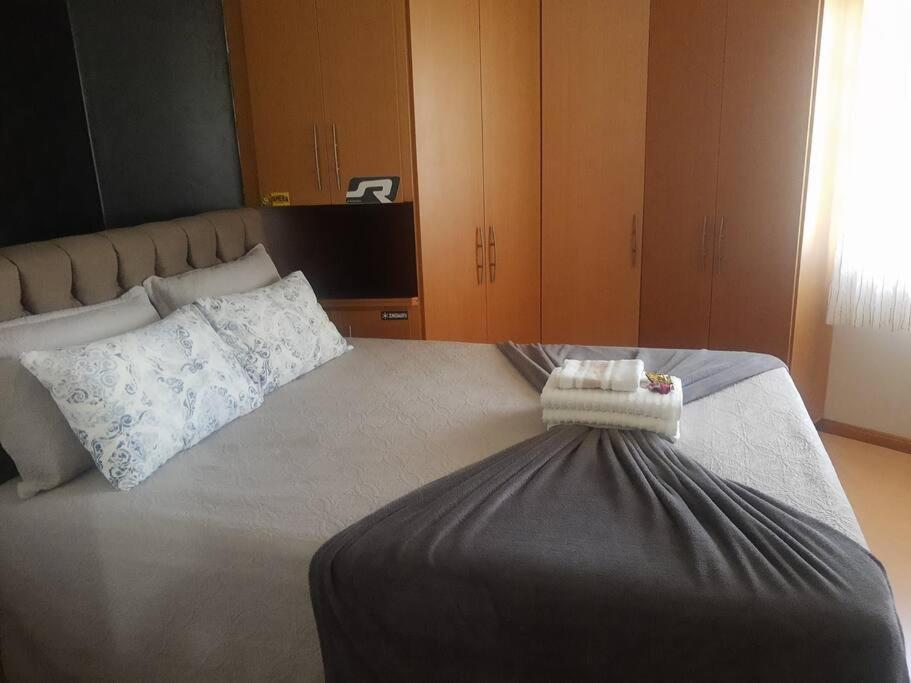 Linda casa, ampla, com piscina, muito confortável.