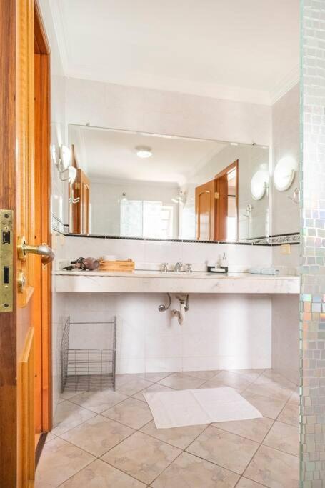 Linda casa, ampla, com piscina, muito confortável.