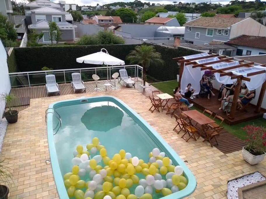 Linda casa, ampla, com piscina, muito confortável.