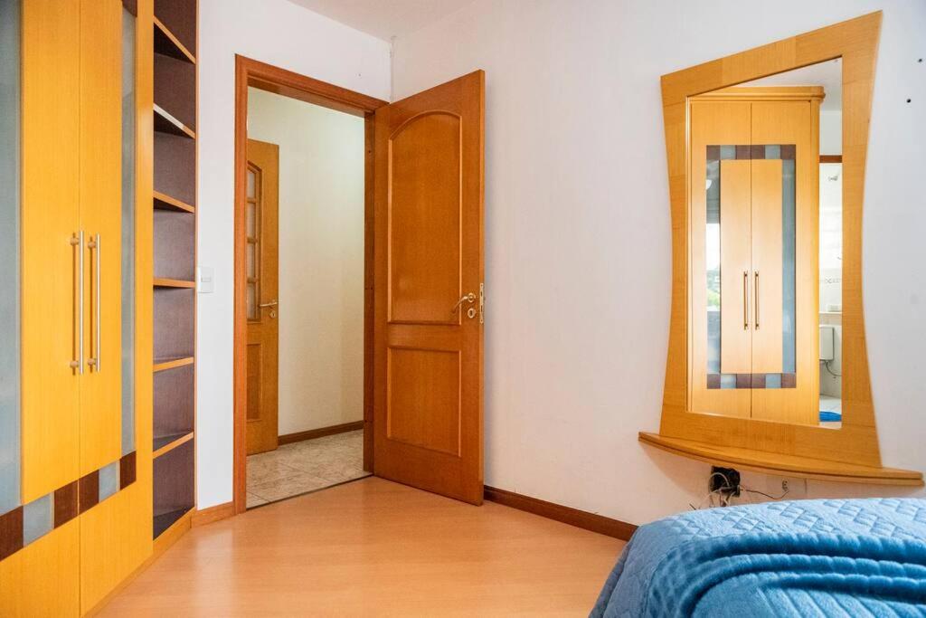 Linda casa, ampla, com piscina, muito confortável.
