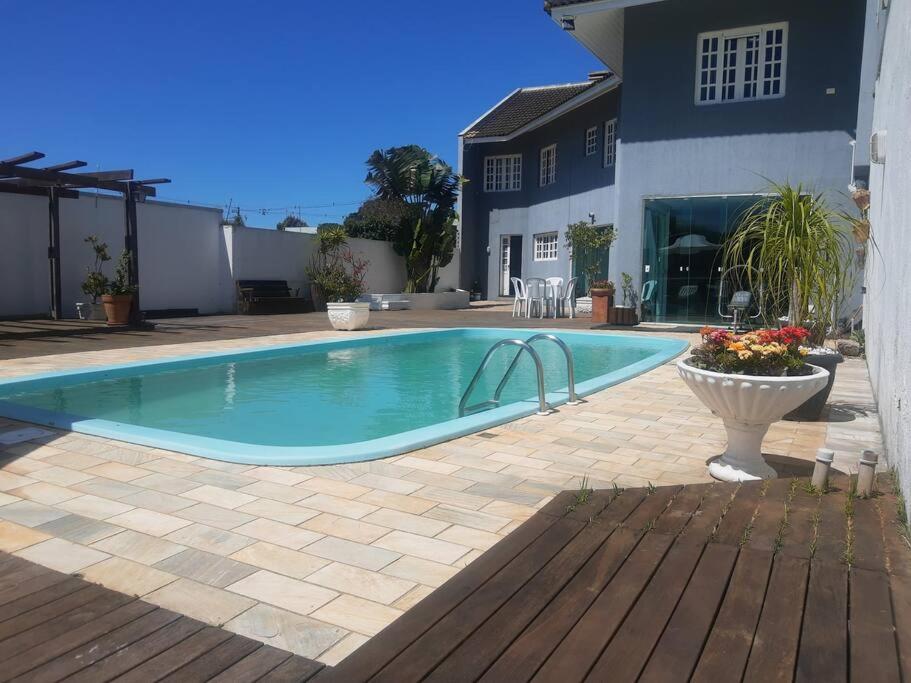 Linda casa, ampla, com piscina, muito confortável.