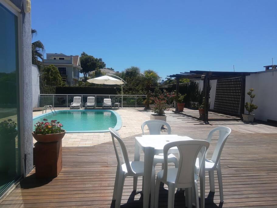 Linda casa, ampla, com piscina, muito confortável.