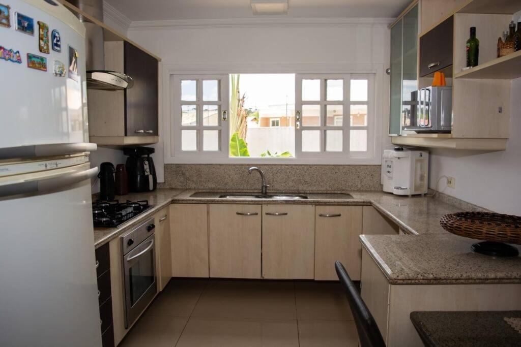Linda casa, ampla, com piscina, muito confortável.