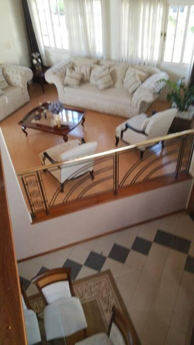 Linda casa, ampla, com piscina, muito confortável.