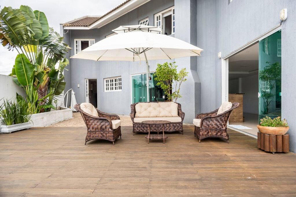 Linda casa, ampla, com piscina, muito confortável.