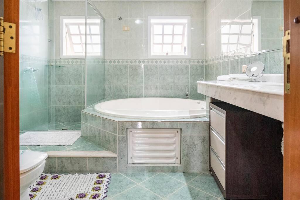 Linda casa, ampla, com piscina, muito confortável.