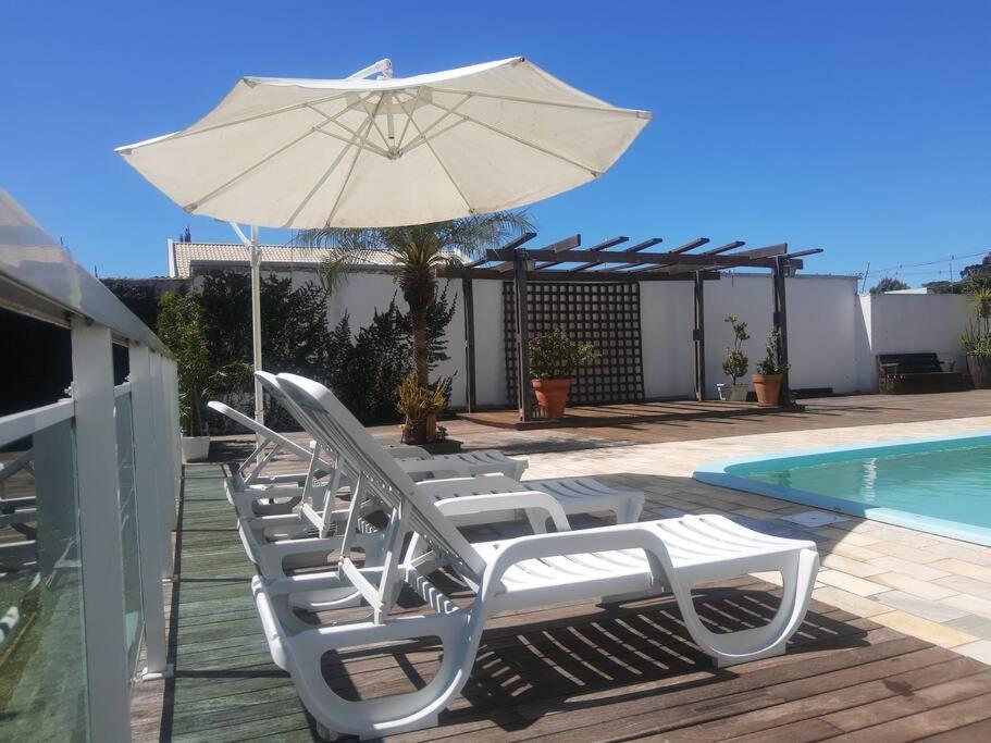 Linda casa, ampla, com piscina, muito confortável.