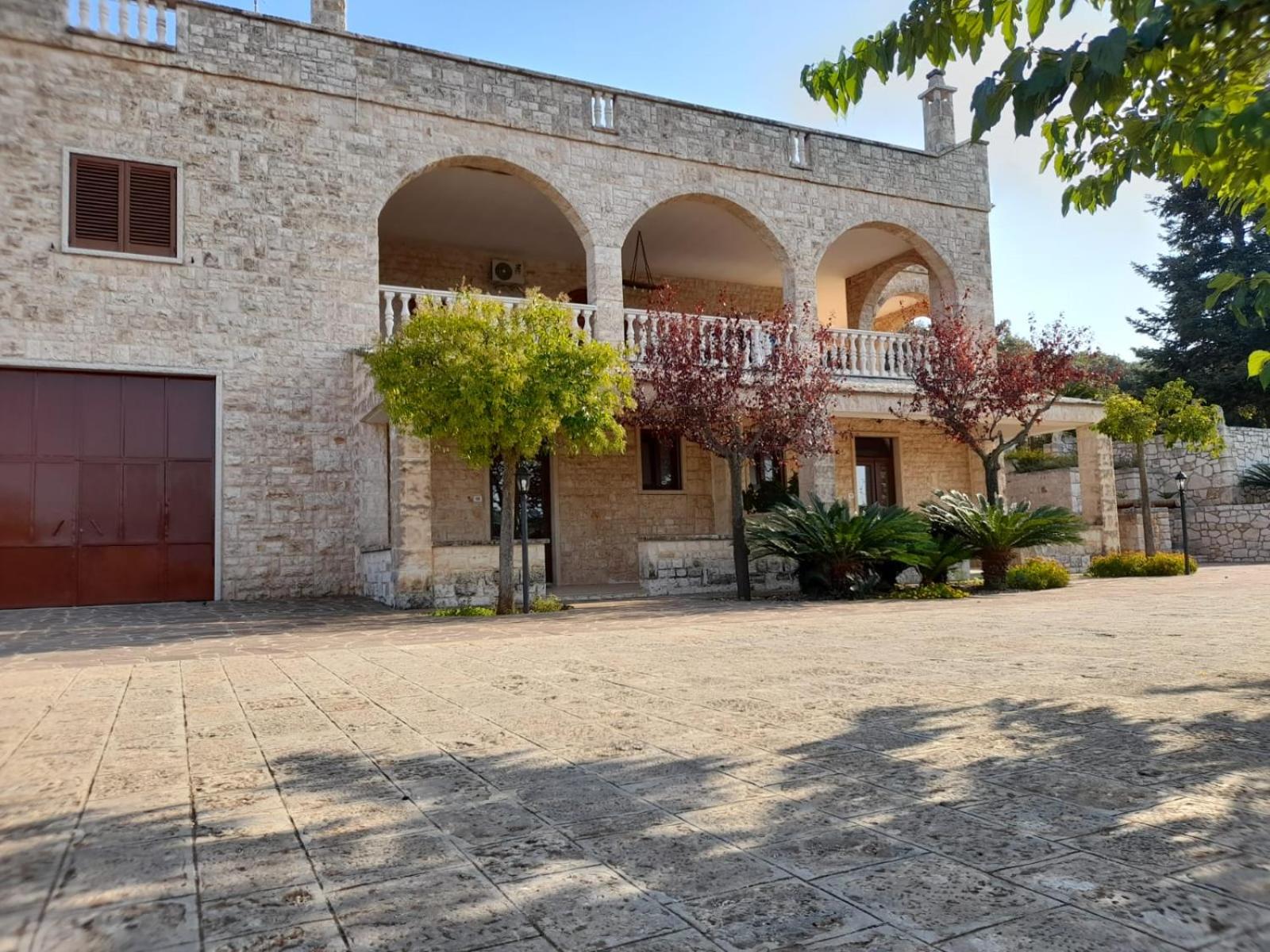 VILLA LISI