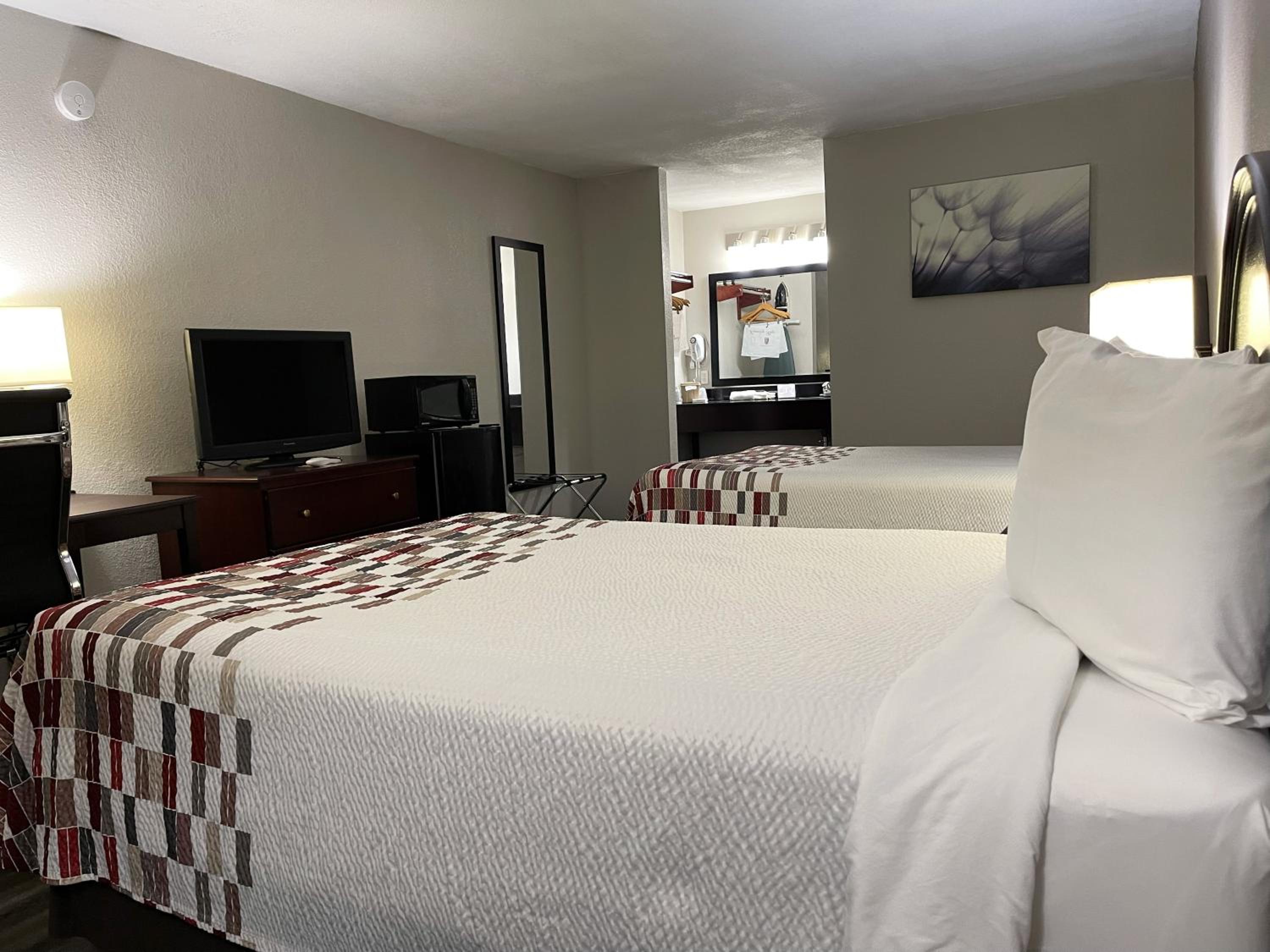 Childress Vacations - Red Roof Inn Childress - Property Image 3