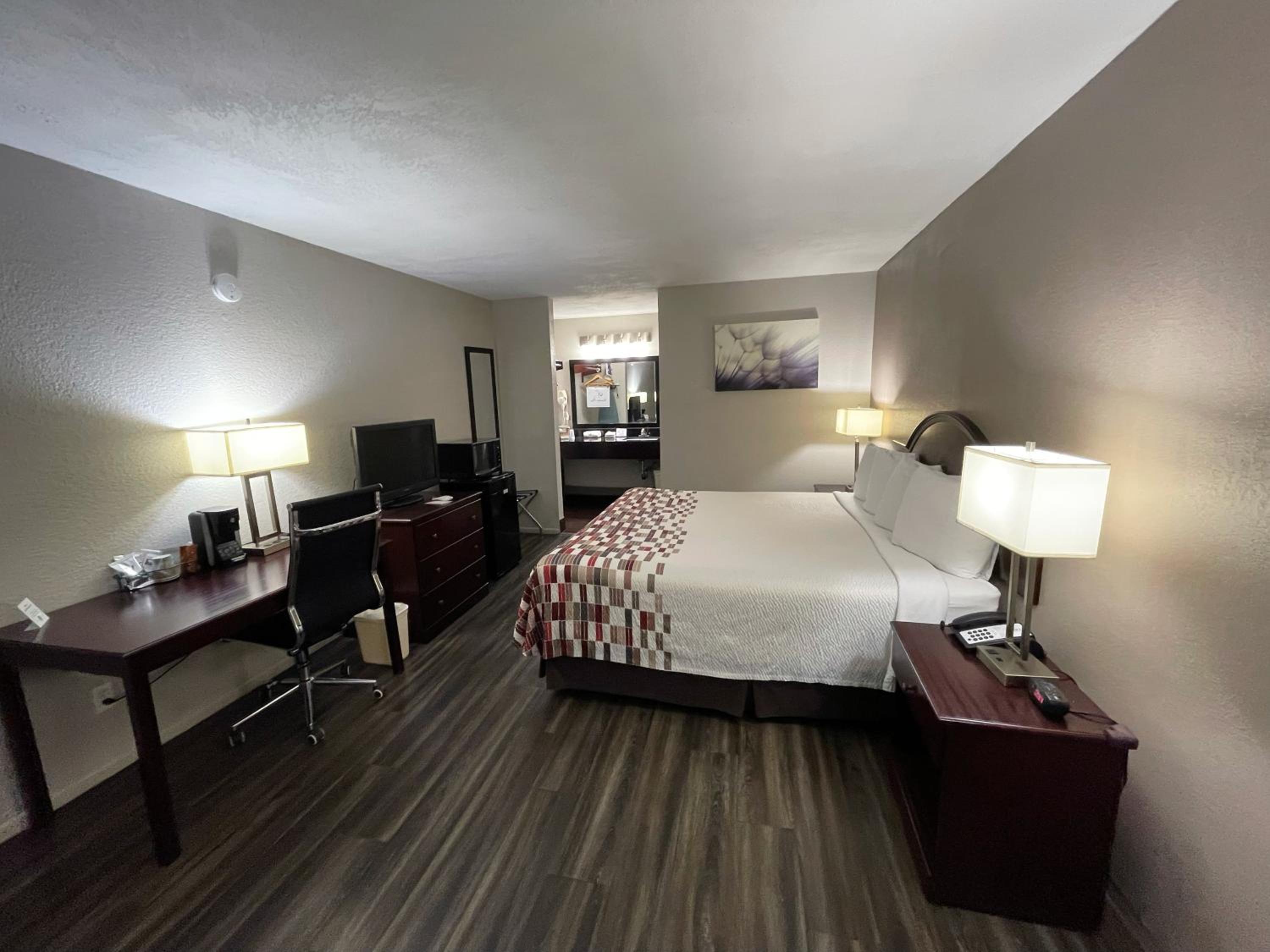 Childress Vacations - Red Roof Inn Childress - Property Image 30