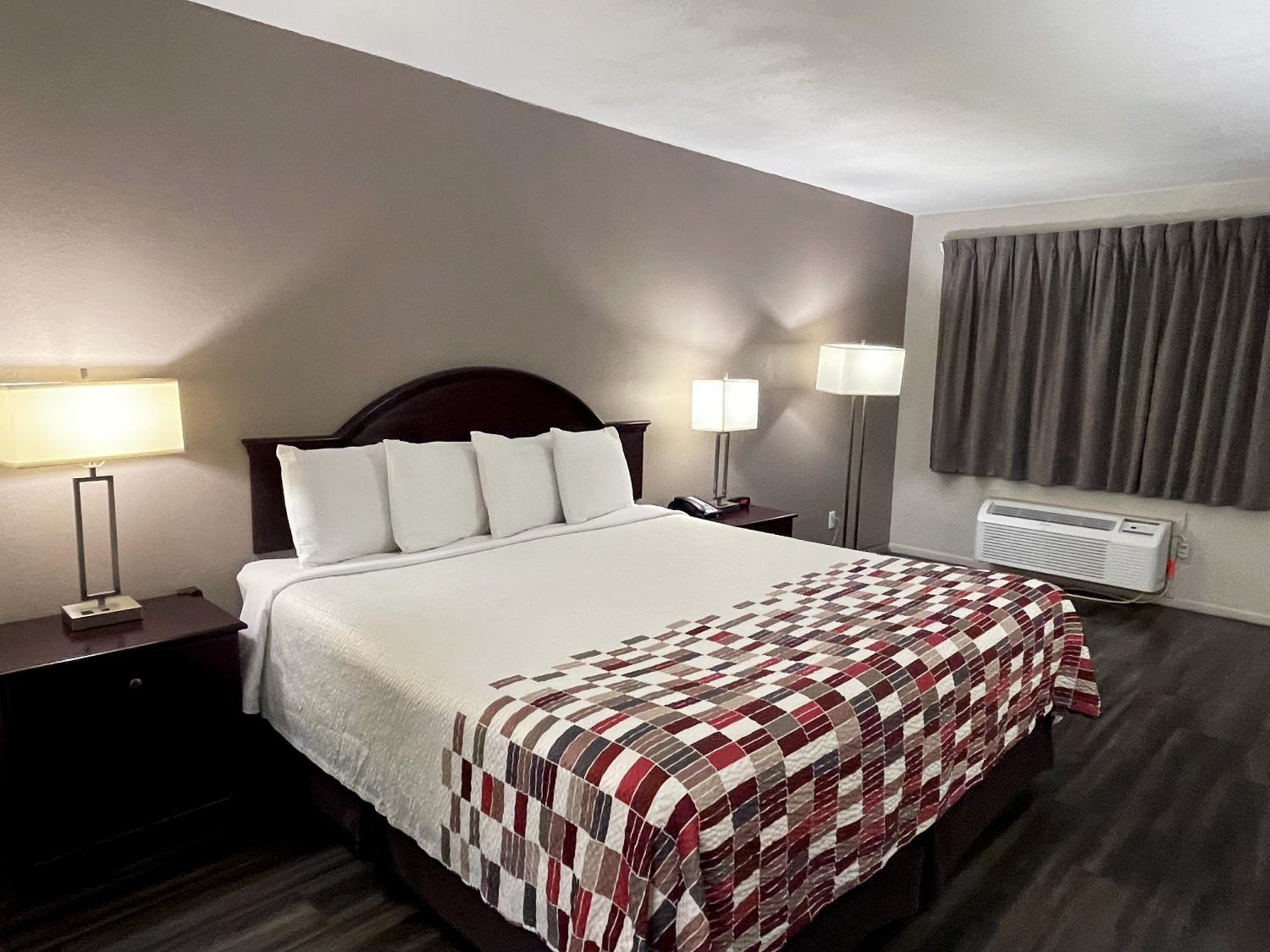 Childress Vacations - Red Roof Inn Childress - Property Image 27